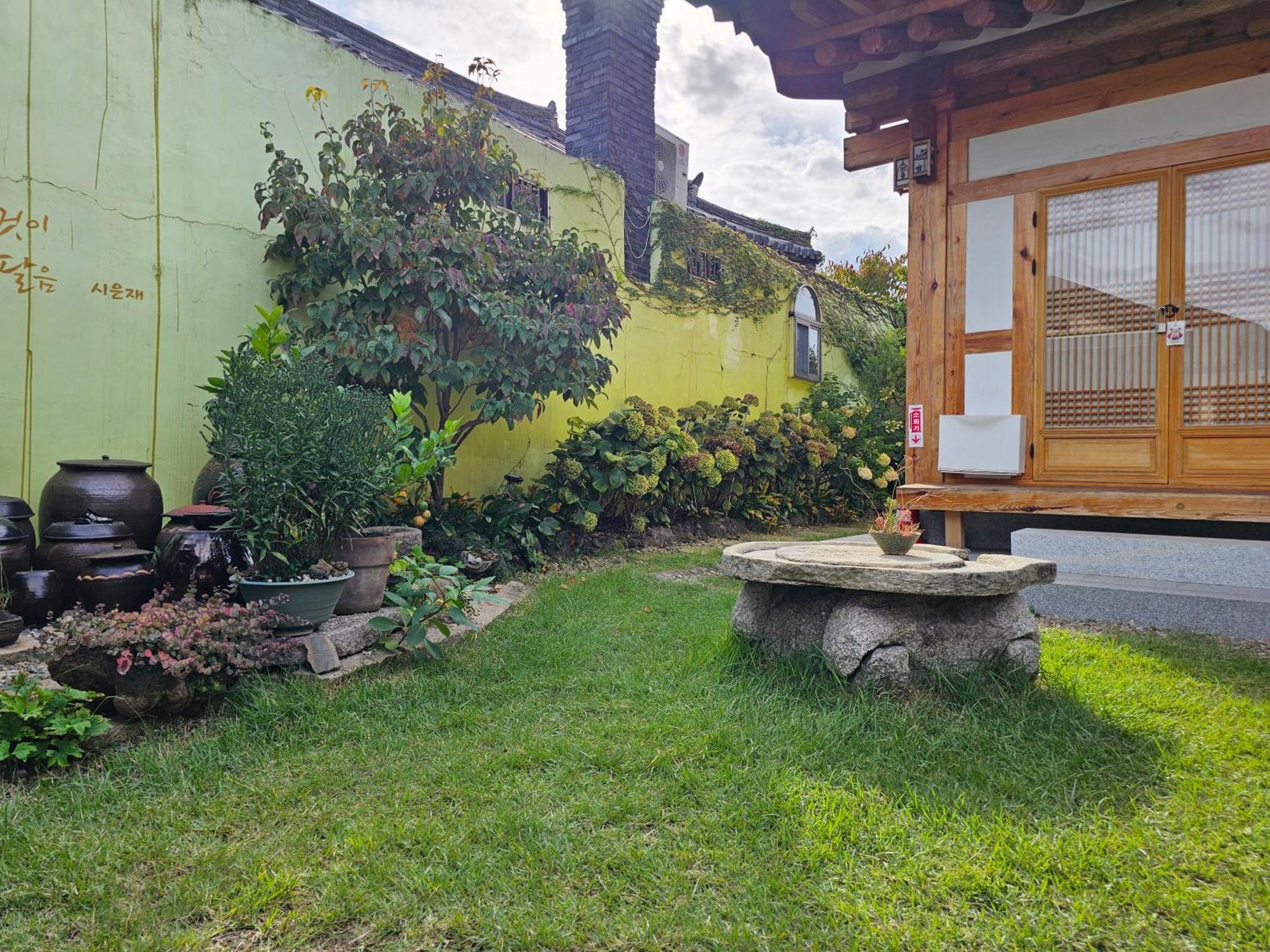 Sieunjae Bed & Breakfast Gyeongju Exterior photo