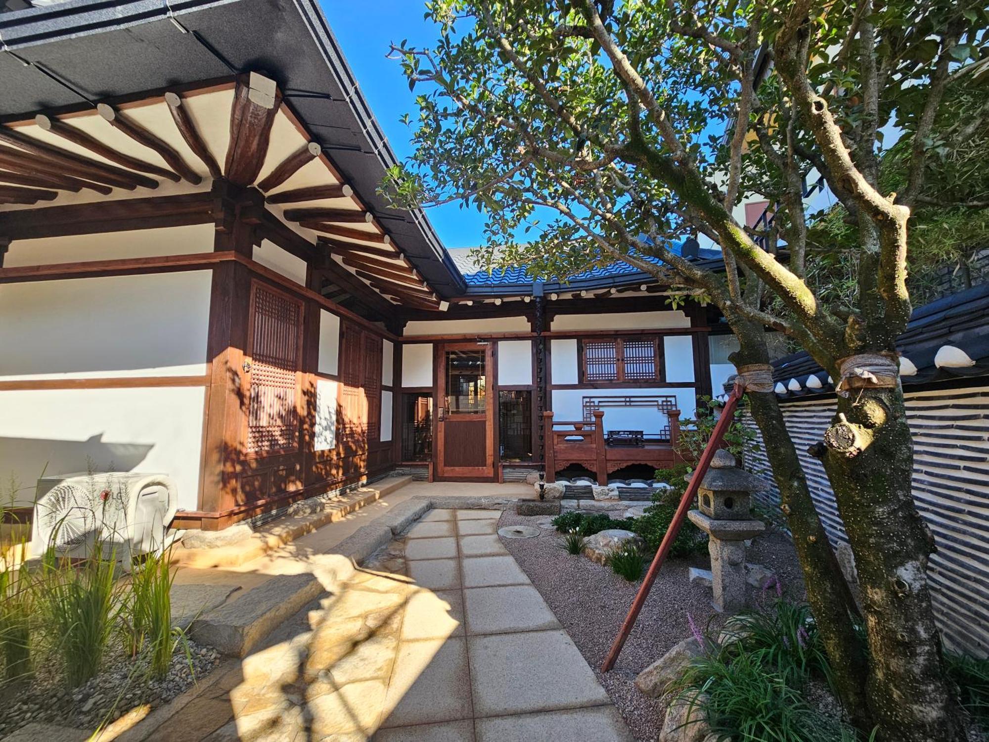 Sieunjae Bed & Breakfast Gyeongju Exterior photo